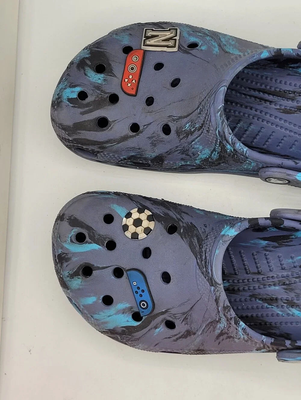 Crocs Marbled Blue Clogs Size 6 In Juniors